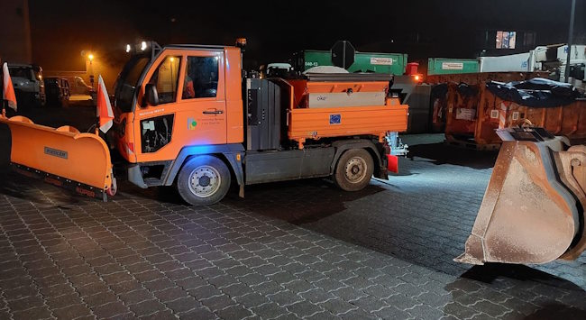 Das Bild zeigt ein Fahrzeug des Dorstener Winterdienstes im Einsatz am Donnerstagabend. Foto: Entsorgungsbetrieb Dorsten